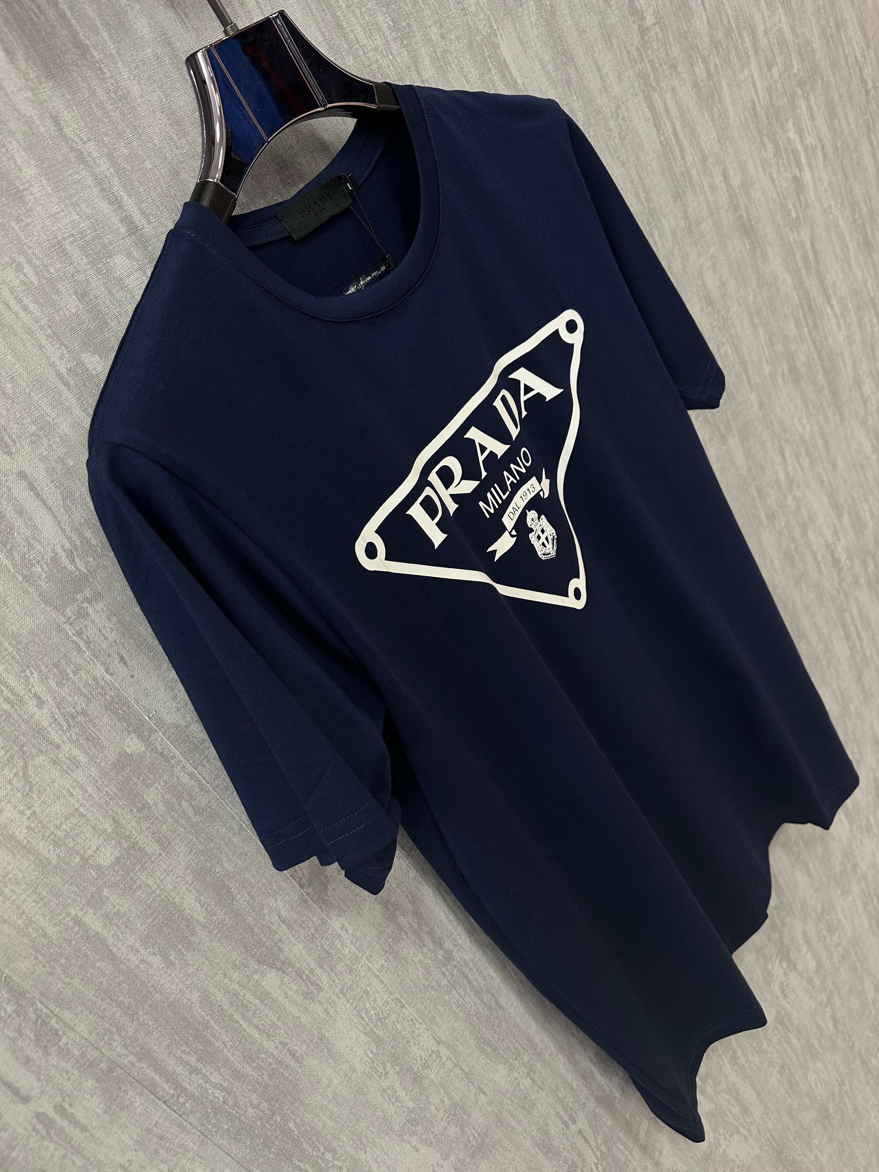 Camiseta MALHA CHINESA PRADA Milano FVJ 054