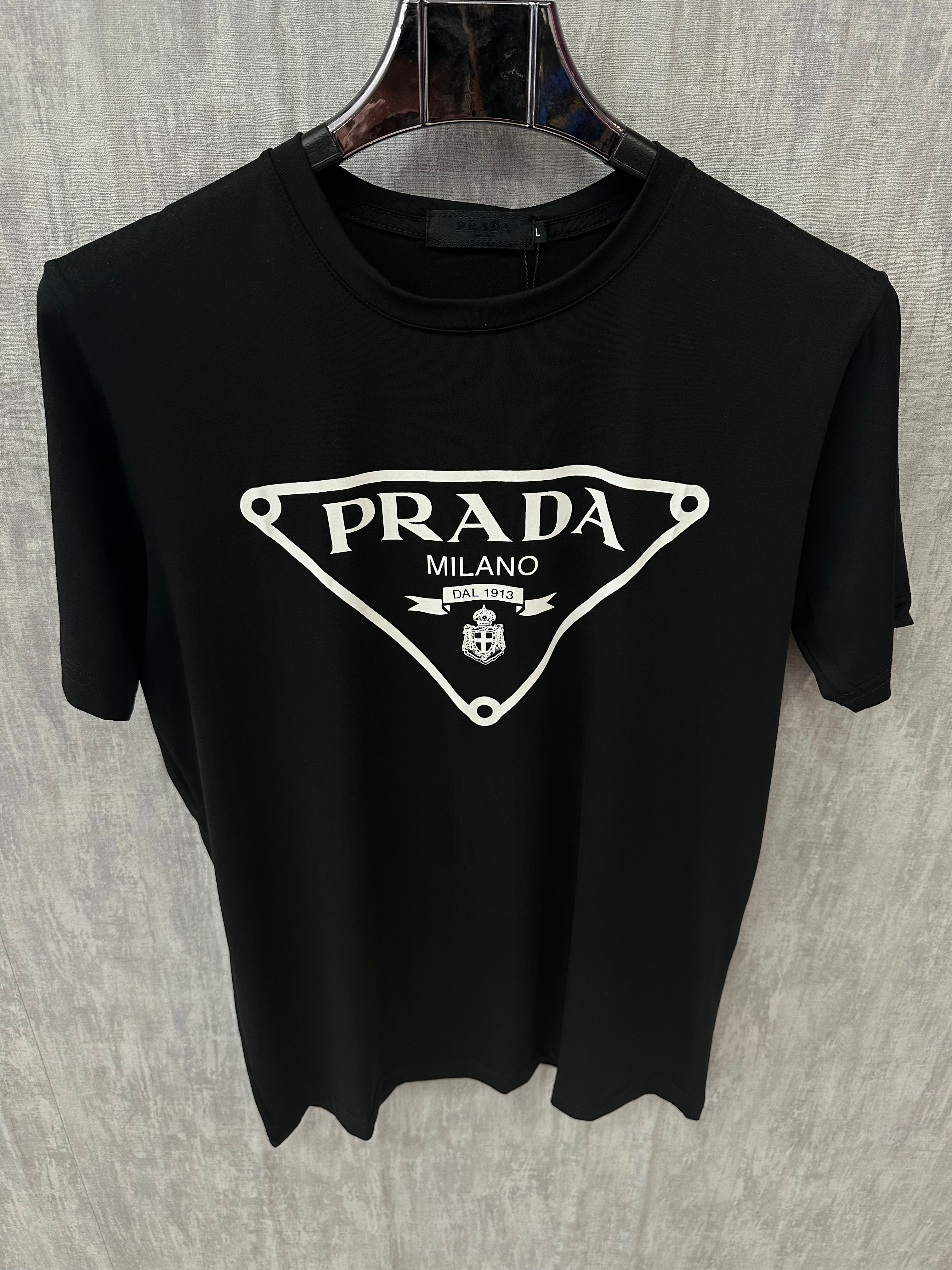 Camiseta MALHA CHINESA PRADA Milano FVJ 054